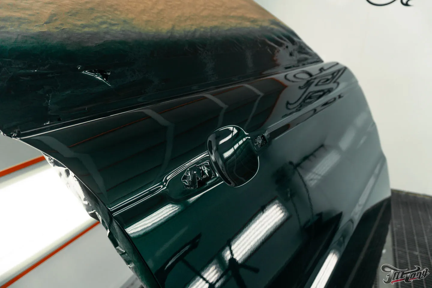 Кузовной ремонт и частичная покраска Range Rover с подбором цвета для наших партнеров